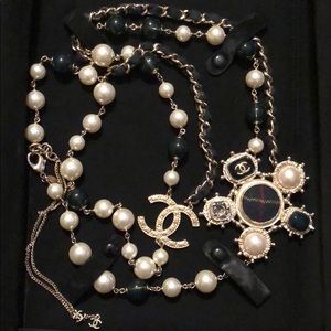 Limited Edition- Chanel Pearl Tartan Necklace